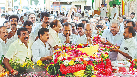 TNCC president B Manickam Tagore and TMC chief GK Vasan paying floral tributes to GK Moopanar at his memorial