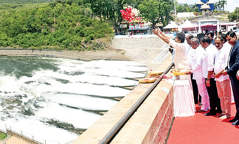 CM Vijay at Mettur dam 