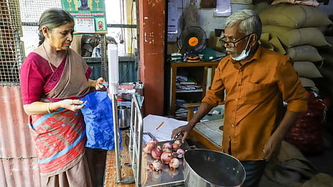 The Tamil Nadu government will sell onions at Rs 35 per kg through 8,739 ration shops in urban areas from Thursday