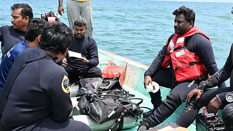 Rajmohan and other Archaeology Department members on their way for scuba diving to the lost city of Poompuhar in Mayiladuthurai district
