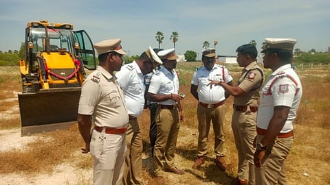 Tiruchendur ASP Mahesh Kumar inaugurated the cleaning work in the identified areas.