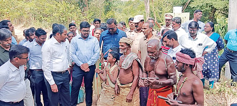 Minister Vanni Arasu meets Kaanis in ghats