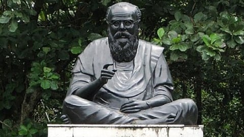 Periyar statue