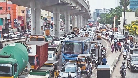 Vehicles stuck for kilometres on the Rajiv Gandhi Salai in Thoraipakkam on Wednesday