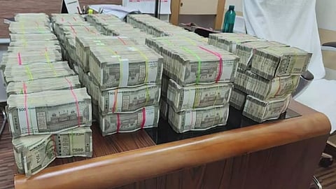 IT officials seizes Rs 1.5 crore in Coimbatore