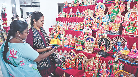 Tamil Nadu Handicrafts Development Corporation (Poompuhar) hosting Navarathiri dolls exhibition.
