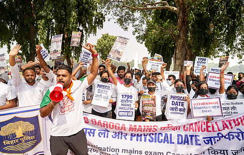 Aspirants take part in a 'Chief Minister Gherao' march against the cancellation of the Bihar Police Sub-Inspector main examination, demanding announcement of the physical test date, in Patna, Bihar, Monday, Oct. 5, 2026. 