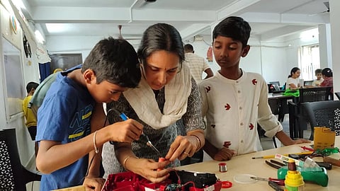 Meena with the kids at Repair Cafe Chennai