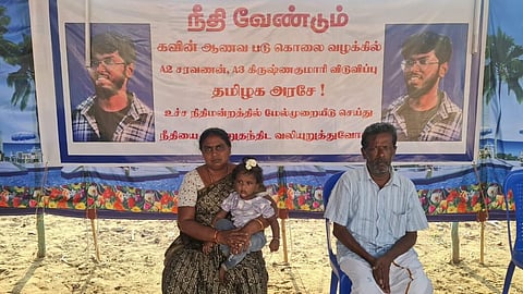 Kavin’s parents, Chandrasekar and Tamil Selvi, protest in front of their house at Arumugamangalam in Thoothukudi district 