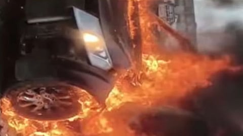 3 cars gets destroyed in the mechanic shop due to fire in Villupuram.