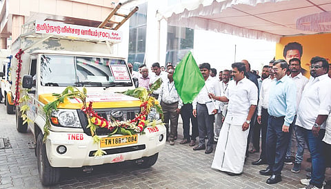 Minister R Nirmalkumar flagging off the vehicles to attend fuse-off call complaints in Chennai
