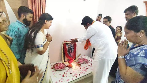 BJP state president K Annamalai paying tributes to Jheevanth Sivakumar, who died in the UK, in Coimbatore
