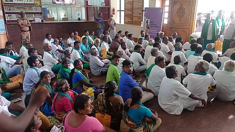 Farmers staging protest inside Tiruchy Collectorate