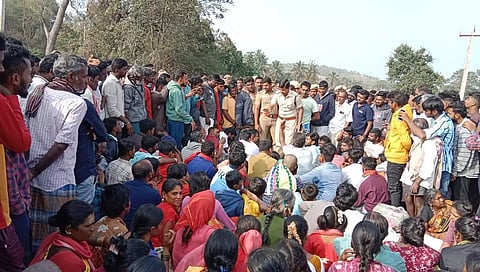 Protesting villagers block road in Krishnagiri