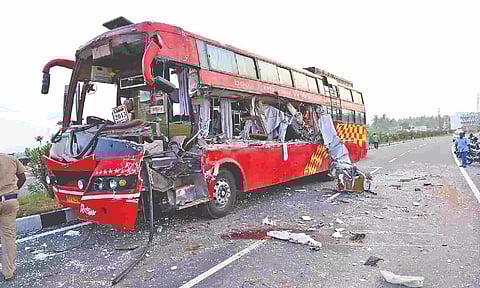 More than 10 passengers injured as omni bus rams cement-laden lorry