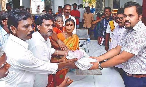 Mahabs residents seek land pattas