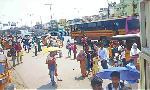 Absence of bus shelter irks commuters in Tambaram