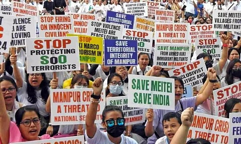People stage a protest against the violence in Manipur at Jantar Mantar (IANS)
Read more at: https://www.deccanherald.com/national/east-and-northeast/govt-sets-up-3-member-panel-to-probe-manipur-violence-1224743.html