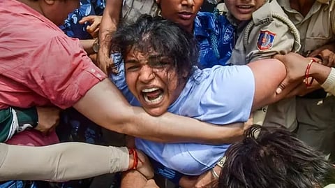 Wrestler Sakshi Malik being detained by police during wrestlers' protest march towards new Parliament building

Read more at: https://www.deccanherald.com/national/north-and-central/we-have-not-stepped-back-keep-supporting-us-sakshi-malik-1223170.html