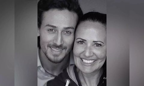Tiger Shroff with mother Ayesha (Image Source: Twitter)