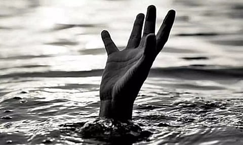 2 sisters of Poonkulam drown while bathing in pond near Tirupattur