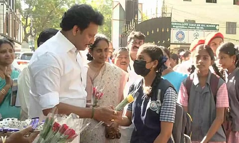 Schools reopen for classes 6-12 today, Min welcomes students 