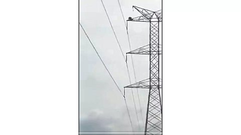 Video of namaz atop electricity tower is misleading