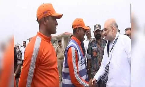 Amit Shah meets NDRF personnel in Kutch district (ANI)&nbsp;