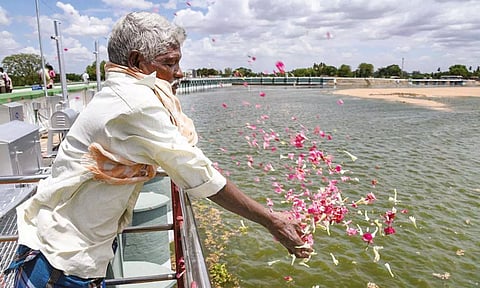 A farmer gives respectful welcome to Cauvery water
