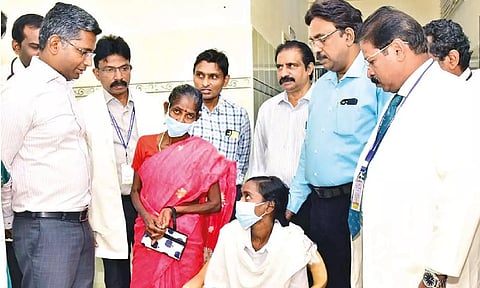 Kanniyakumari Collector PN Sridhar speaks to the patient at Government Medical College Hospital at Asaripallam