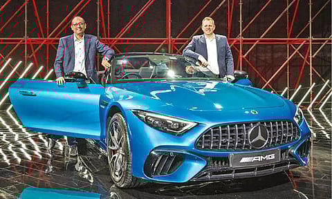 Merc launches AMG SL55 priced at Rs 2.35 crore