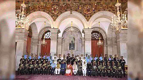 President Murmu confers 84 distinguished service awards (Photo: Twitter/@rashtrapatibhvn)