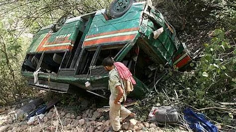 5 dead, many injured after mini truck falls into river in MP's Datia