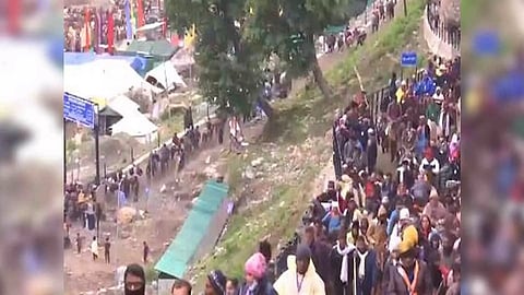 First batch of pilgrims begins journey towards Amarnath cave shrine (Photo: ANI)