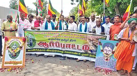 Farmers staging a protest against Karnataka government in Thanjavur on Saturday