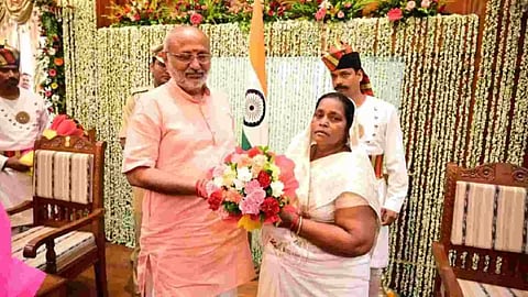 Governor CP Radhakrishnan with Former Jharkhand Minister Jagarnath Mahto's wife Bebi Devi. (Photo: Twitter/@CPRGuv)
Read more at: https://www.deccanherald.com/national/east-and-northeast/bebi-devi-takes-oath-as-minister-in-jharkhand-1233459.html