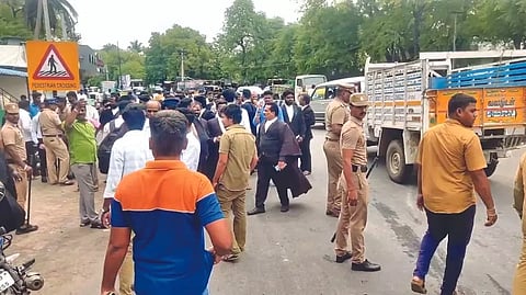 Public crowding the attack spot in Chengalpattu