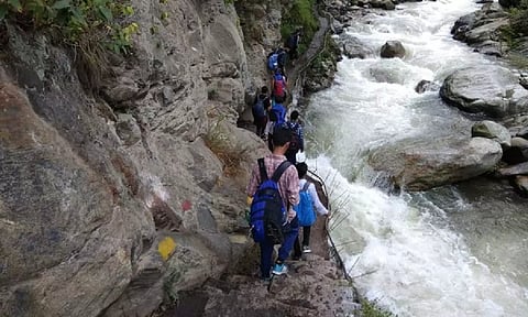 Pilgrims en-route to Shrikhand Mahadev in Kullu (ANI)