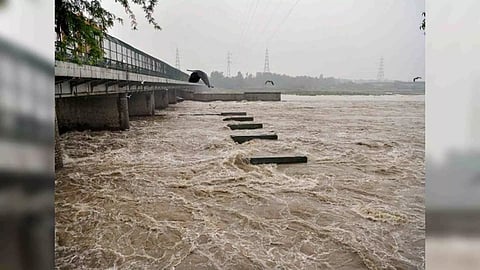 Orange alert sounded as Yamuna flows above danger mark (Photo: ANI)