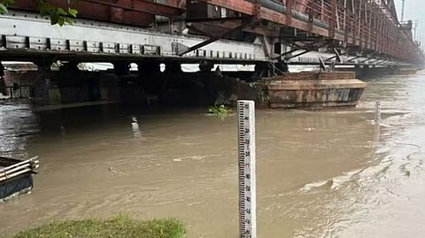 Rail traffic on old Yamuna bridge remains temporarily suspended