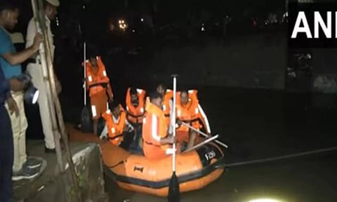 As Yamuna continues to overflow, NDRF carries out rescue operation