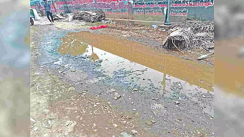 The road in Villivakkam market in a bad shape