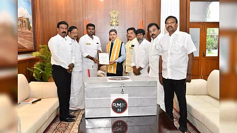 Senior leaders of BJP Tamil Nadu meets Governor of TN RN Ravi (Twitter/@annamalai_k)