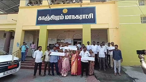 Opposition parties staged a protest in Kancheepuram Council