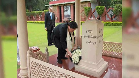 Japanese Foreign Minister Yoshimasa Hayashi pay tribute at Gandhi Smriti (Photo: Twitter/@HiroSuzukiAmbJP)
