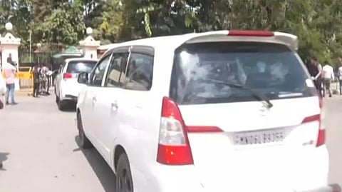 Opposition delegation reaches Raj Bhawan in Imphal&nbsp;