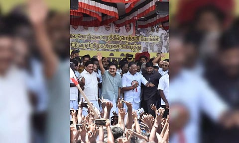 AMMK leader TTV Dhinakaran and ousted AIADMK leader O Panneerselvam leading a protest in Theni on Tuesday
