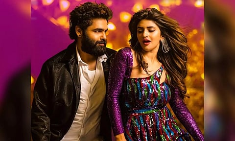 A still from 'Main Peeche Peeche' lyrcial video (YouTube/@Junglee Music South)