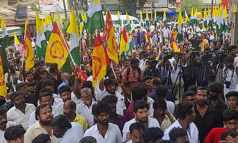 Members of Thevar Ina Kootamaippu stage protest at Munichalai in Madurai against EPS