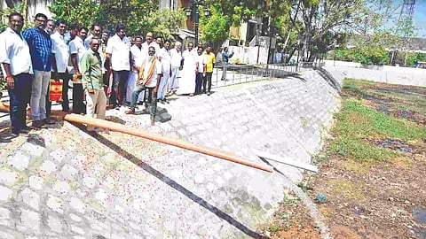 Residents along with Mayor Shan Ramanathan welcomes water from the GA canal into Chola-era Azhagi kulam in Thanjavur on Wednesday